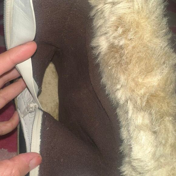 White and brown merrell boots - Picture 4 of 6